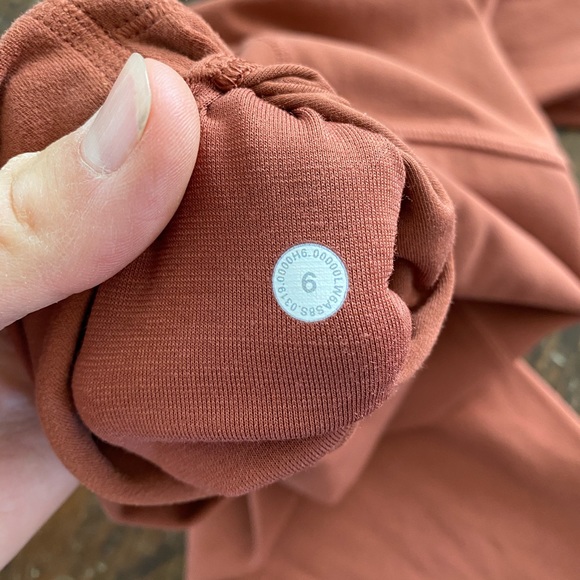 Lululemon Align Crop 21” 🍋 - Picture 4 of 4